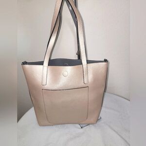 Gold Colored Fsux Leather Tote W/Detachable Shoulder Strap.
